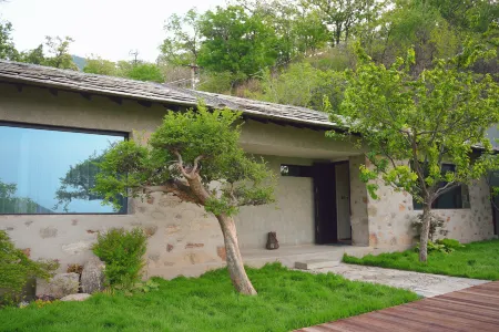 Ninan Shanju Private Hot Spring Homestay Отели рядом с достопримечательностью «Nangong Parrot Park»