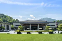 Nine Cloud Homestead Resort Hotel فنادق في تونغ لو