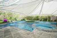 Tengchong East Lake Thermal Spa Hotel - Infinity Pools