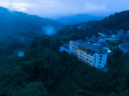 JiangLu Nannuoshan Mountain Inn