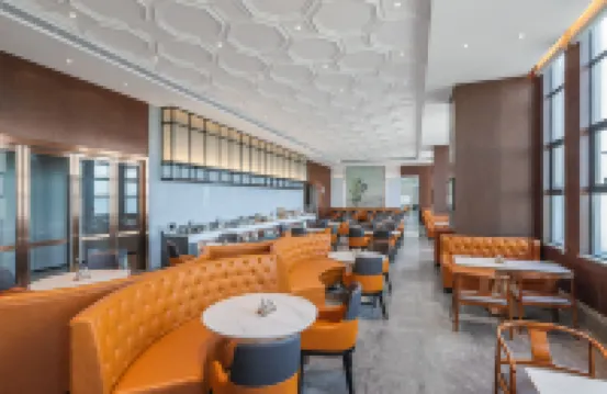 Vienna International Hotel (Haikou Binhai Avenue Xixiu beach branch)
