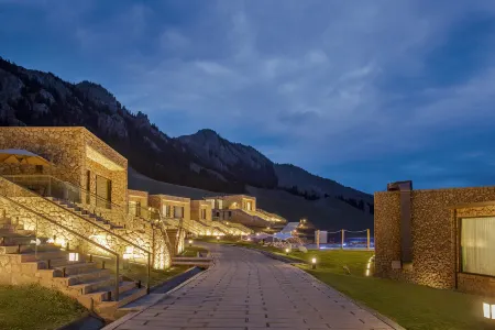 Hot Spring Sailimu Lake Spruce Wild Luxury Hotel