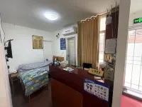 Pingjiang Herun Hotel