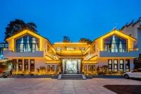 Floral Hotel·Furong Town Mountain Guest House Отели в г. Юншунь