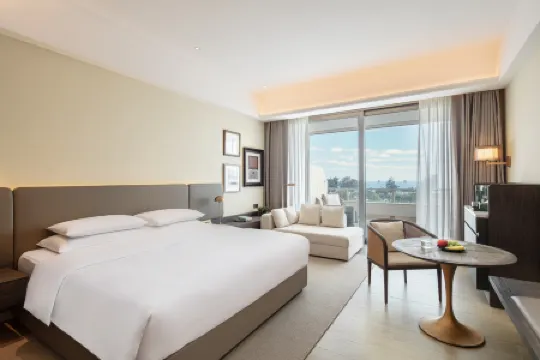 Grand New Century Resort Silver Beach Beihai Отели рядом с достопримечательностью «Bei Hai Silver Beach»