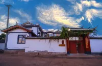 鄉里驛棧精品民宿（麗江三義機場店） 麗江三義國際機場附近的飯店