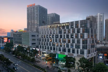 Jinjiang Metropolo Hotel Zhenjiang Railway Station Wanda Plaza Отели рядом с достопримечательностью «the First Spring Under Heaven»