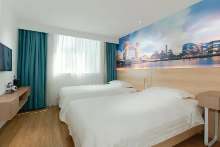 London Hotel Отели рядом с достопримечательностью «Либвинский Дом»