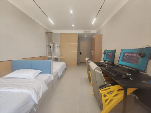 Cloud Hotel - 2-Star