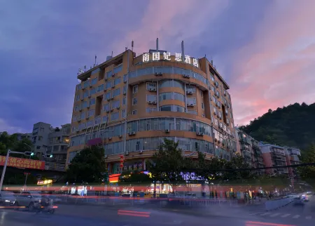 Nanguo Feisi Hotel (Xintianzhai Gaoxin Road Subway Station Branch) Отели рядом с достопримечательностью «Guizhou Botanical Garden»