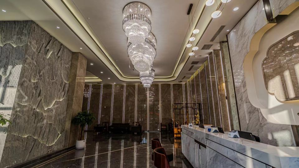Chifeng Golden Lion Crown Xishang Jiayan Hotel
