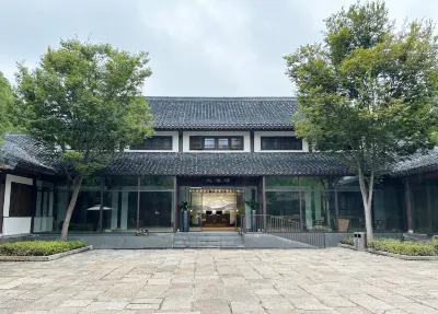 Night Mooring Qinhuai · Taifu Tower Hotel (Nanjing Confucius Temple Old Gate East Branch) Hotels near Nanjingtiyu College