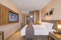 Homeinn Plus Hotel (Linyi Commodity City Linyi University)