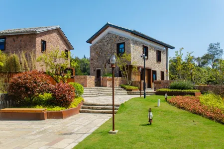 Haixia Youth Camp Resort & Hotel Отели рядом с достопримечательностью «Wanghai Tower»