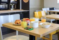 B&B โรงแรมดีจองเลสพอร์ตดูซุด (อัคติ-ซุด) - ที่มีที่จอดรถ