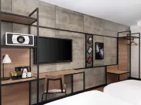 Ibis London Earls Court Hotels near Fulham