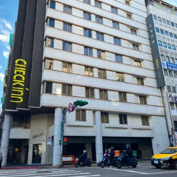 CHECK inn Taipei Main Station Branch Отели рядом с достопримечательностью «Мемориал Чан Кайши»