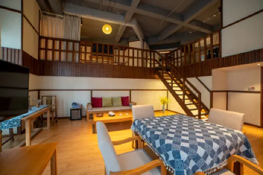 Dongli Reading House Hotel (Chongqing Dashiba Light Rail Station) Отели рядом с достопримечательностью «Chongqing Hongyan Revolutionary Museum»