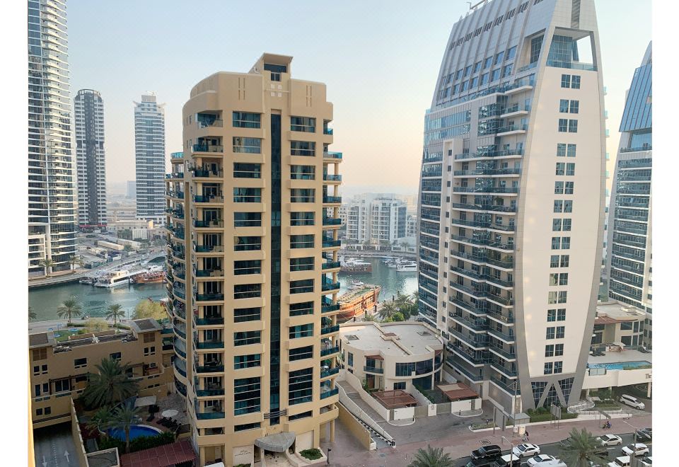 1. 로얄 비치 레지..