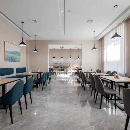Yiju Hotel (Huma County Riverside Park)