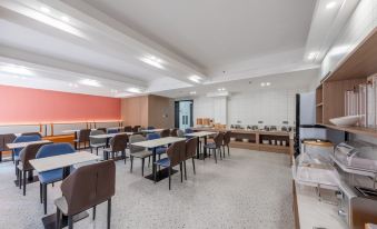Echarm Hotel (Zhanjiang Haibin Avenue Zhong Jiangnan Shijia)