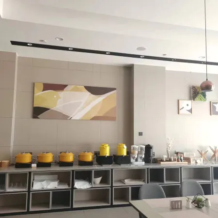 Home Inn Business Hotel (Xuanwei Meihuan Park Xining Center Branch)