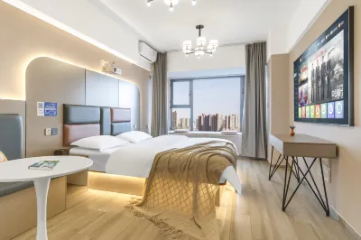 Happy Hotel (East railway station) Hotel a 