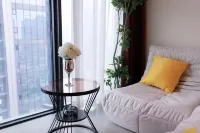 Wenjing Skyview Riverside Hotel (Wuyi Square Peiyuan Bridge Metro Station Branch)