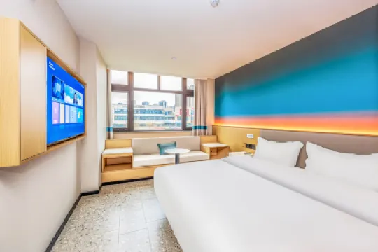 Super 8 Best Hotel (Beijing Daxing Longhu Tianjie Biomedical Base Subway Station)