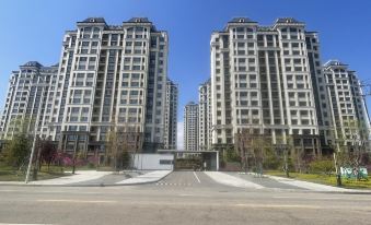 Qihai Light Luxury Seaview Holiday Apartment