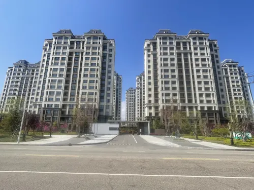 Qihai Light Luxury Seaview Holiday Apartment