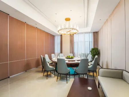 Vienna International Hotel (Sichuan Normal University Chenglong Campus) Отели рядом с достопримечательностью «Sichuan Shifan Daxue Chenglong Xiaoqu Library»