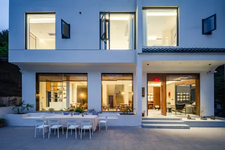 Floral Hotel Huangshan Xiandu Yunlu Hotel (Phoenix Source Scenic Area Branch) Отели рядом с достопримечательностью «Emerald Valley»