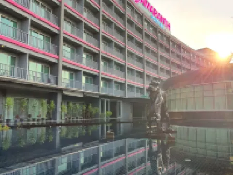 Amaranth Suvarnabhumi Hotel - Free Suvarnabhumi Airport Shuttle Hotels near Wat King Kaeo