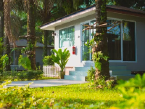 โรงแรม เดอะ นีลวัฒน์ ริเวอร์ไซด์ โรงแรมในอำเภอ พุนพิน