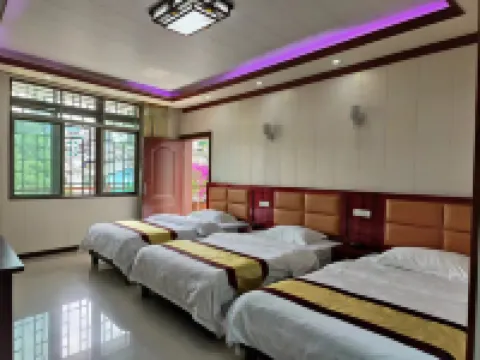 Tenglong Buyi Chinese Inn (Longgong Scenic Area)