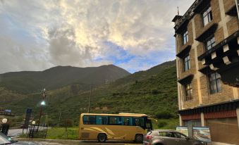 Daocheng Lele Hotel (Shangri-La Town)
