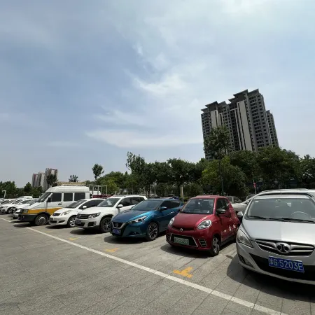 Rezen Hotel (Xinxiang Municipal Government East Railway Station)