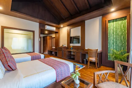 River Bank Jungle Resort Отели рядом с достопримечательностью «Chitwan Jungle Safari»