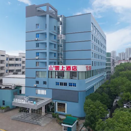 Cloud Hotel (Pingyang Jiefang Street Branch)