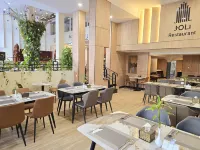 Joli Hotel