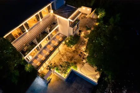 Ruoyun Bapin Hostel Отели рядом с достопримечательностью «Tangkeng Scenic Resort»