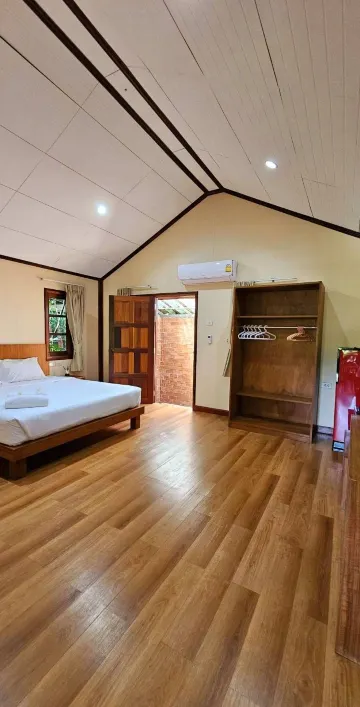 ห้องดีลักซ์ บังกะโล เตียงใหญ่ 1 เตียง 