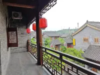 Longfengshan Ancient Town Pomegranate Garden Homestay