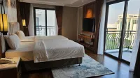 Royal Phoenix Hotel Bac Ninh Hotels near cong ty co phan dau tu va thuong mai hoang gia