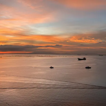 Modern Boutique Seaview Sunset 1BR with 2 Infinity Pools Next to Okada Airports MOA