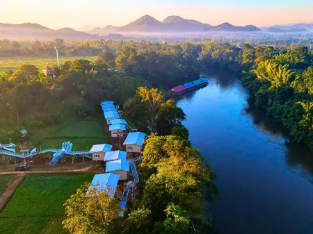 Yoko River Kwai Resort Отели рядом с достопримечательностью «Tham Kra Sae Bridge»