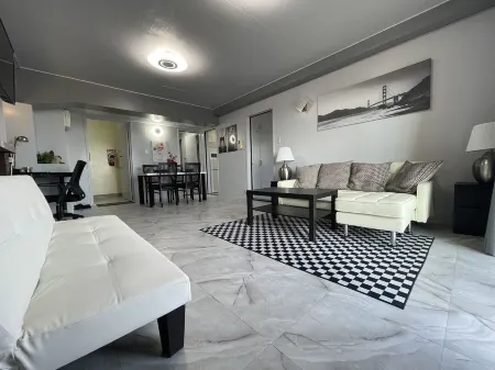 Sea View Court Kobe Отели рядом со станцией JR Sumiyoshi Station