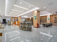廣州亮帆假日飯店（設計之都江夏地鐵站店） 江夏附近的飯店