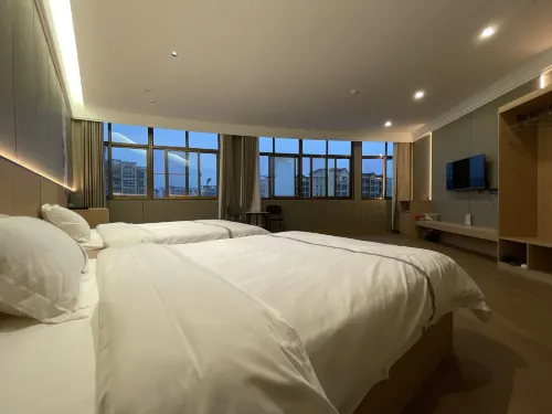 Luoshan Xinrong Garden Hotel